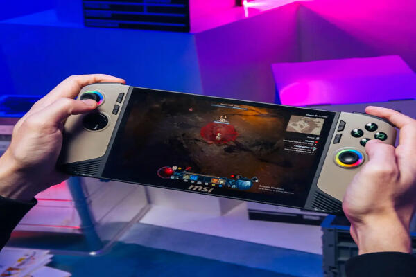 MSI Claw 8 AI+ – Handheld mạnh mẽ với chip Intel Ultra 7